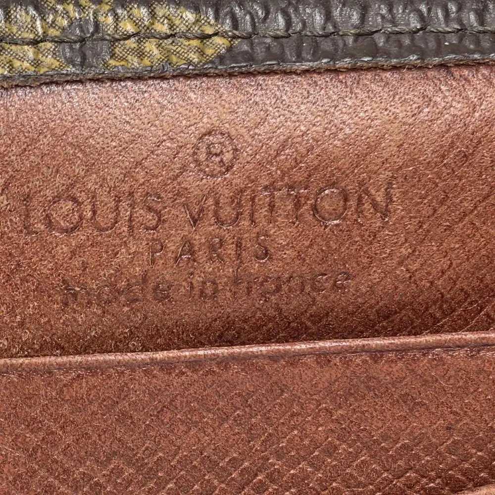 LOUIS VUITTON VINTAGE MONOGRAM CANVAS SNAP WALLET – BROWN – EDGE/INTERIOR WEAR